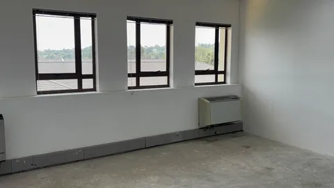 Office To Let in Hyde Park (11)